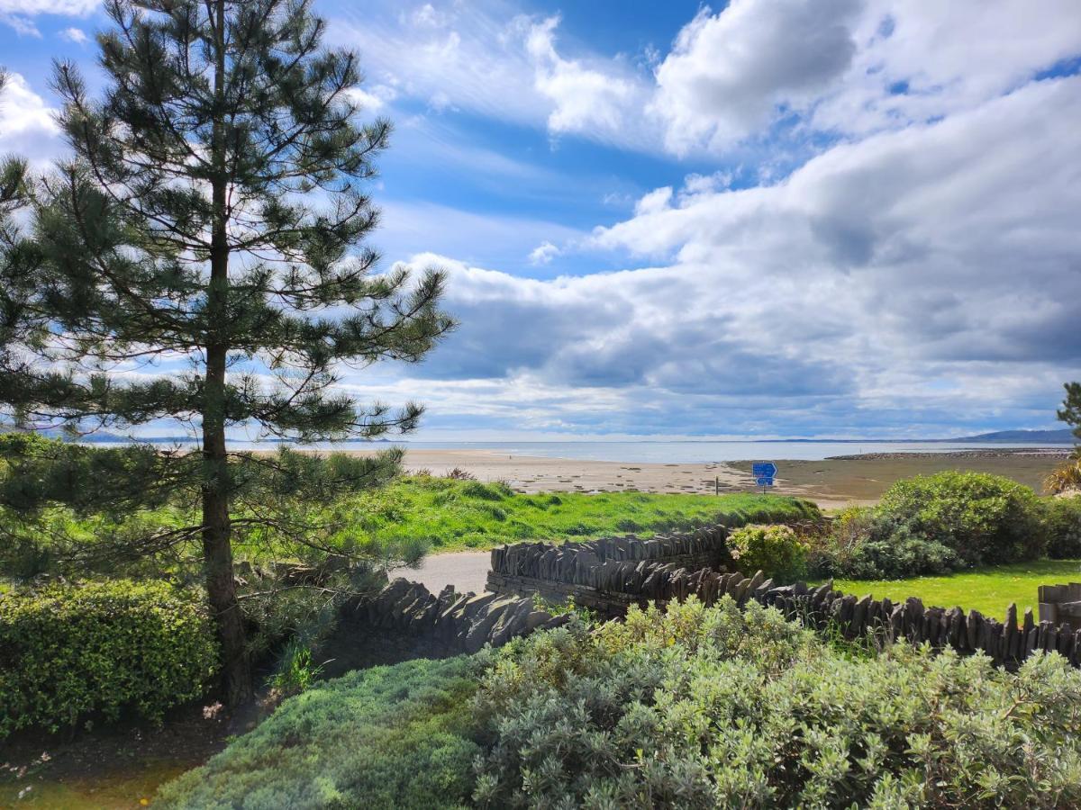 Coastal Apartment With Beach On Your Doorstep! Ланели Екстериор снимка