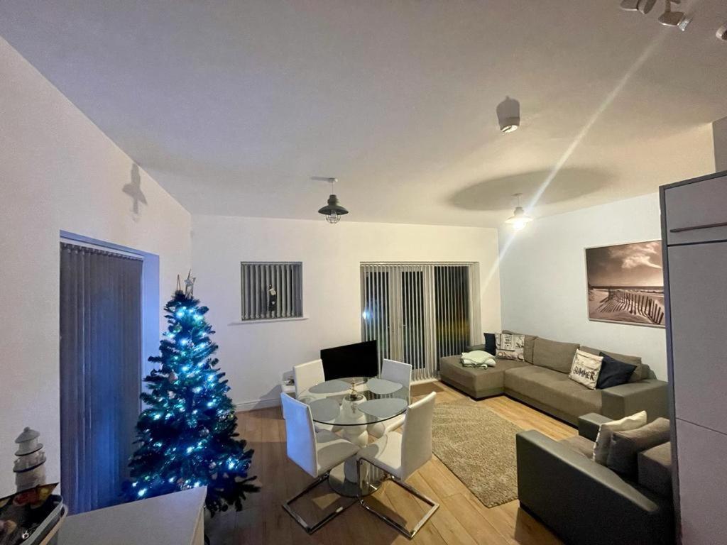 Coastal Apartment With Beach On Your Doorstep! Ланели Екстериор снимка