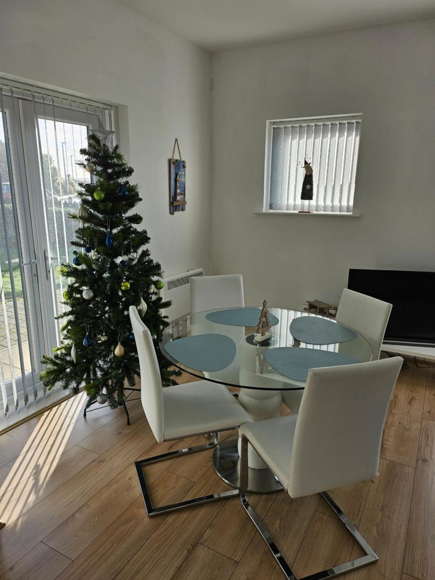 Coastal Apartment With Beach On Your Doorstep! Ланели Екстериор снимка